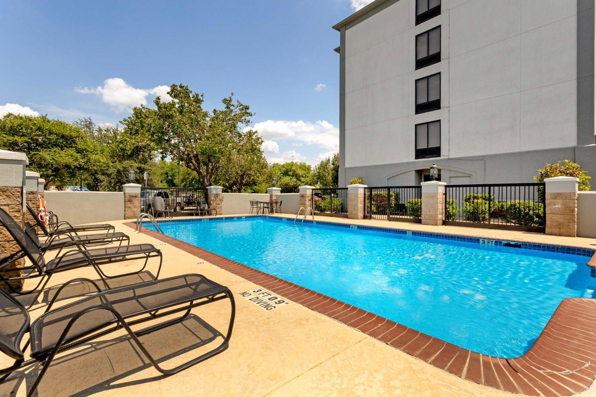 Best Western Plus Sugar Land-Stafford Exterior photo