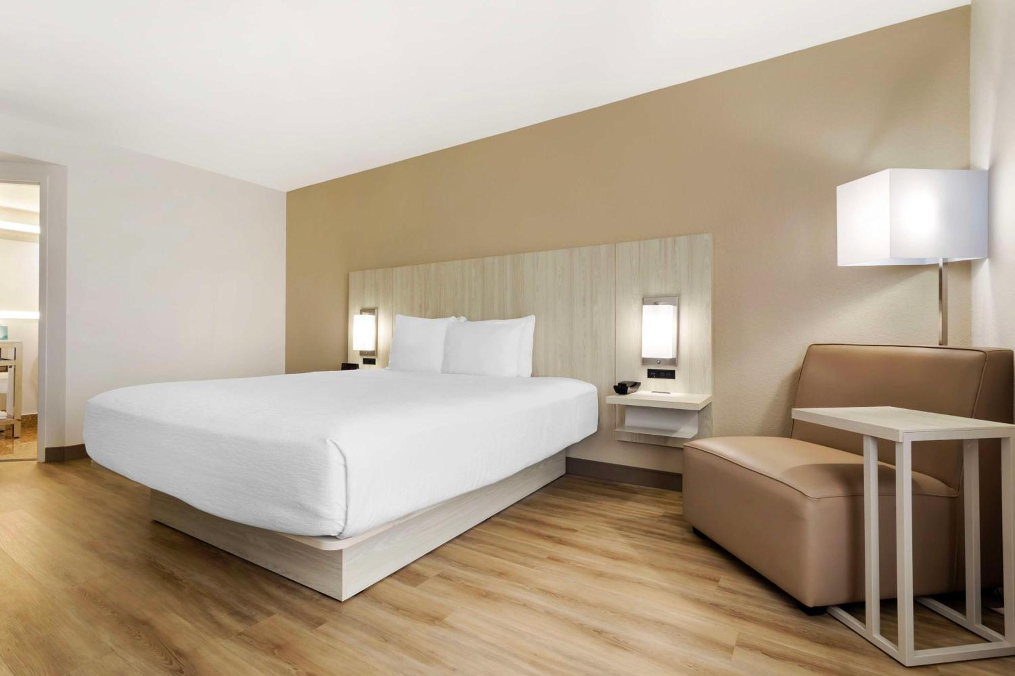 Best Western Plus Sugar Land-Stafford Exterior photo