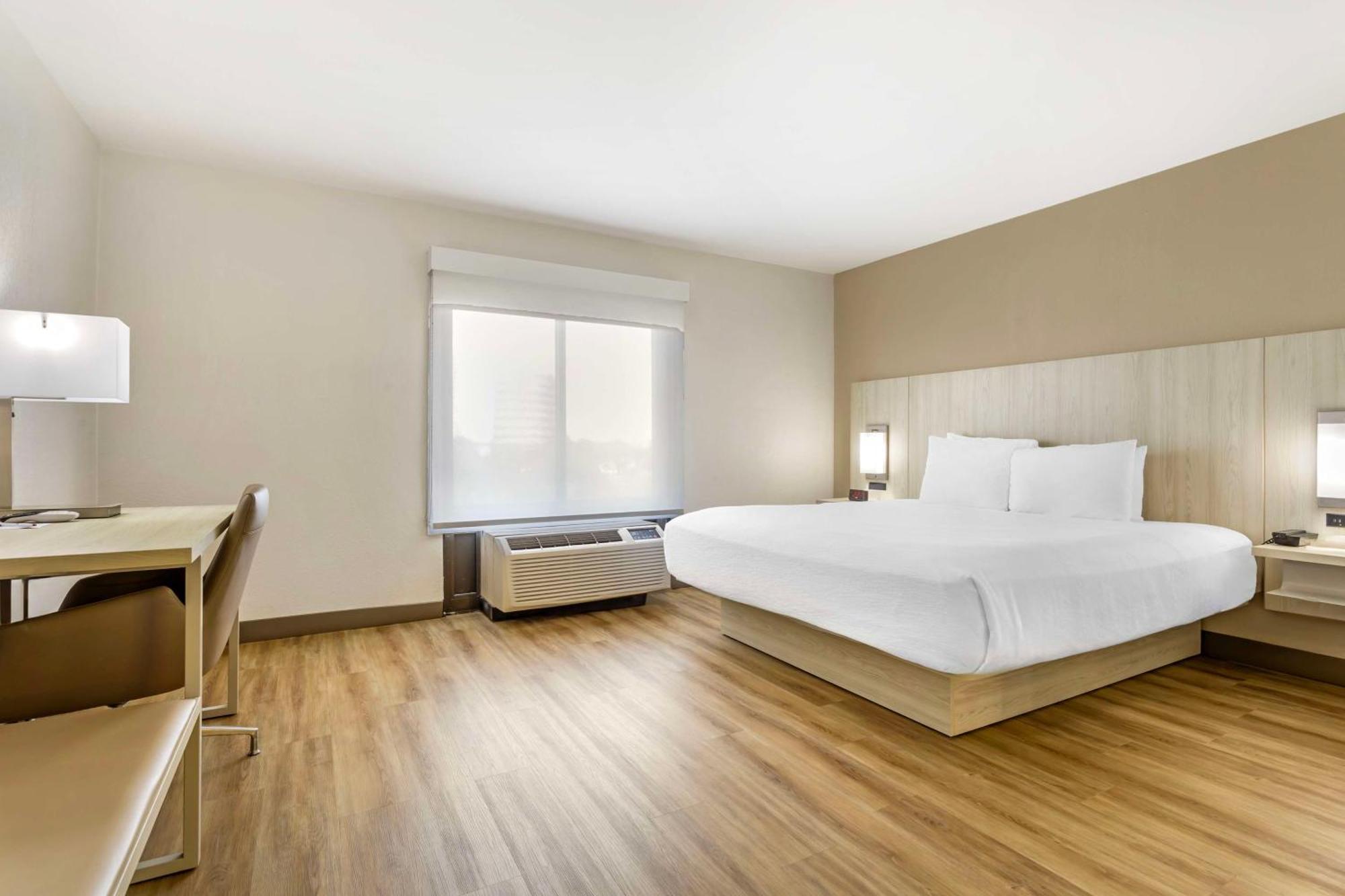 Best Western Plus Sugar Land-Stafford Exterior photo