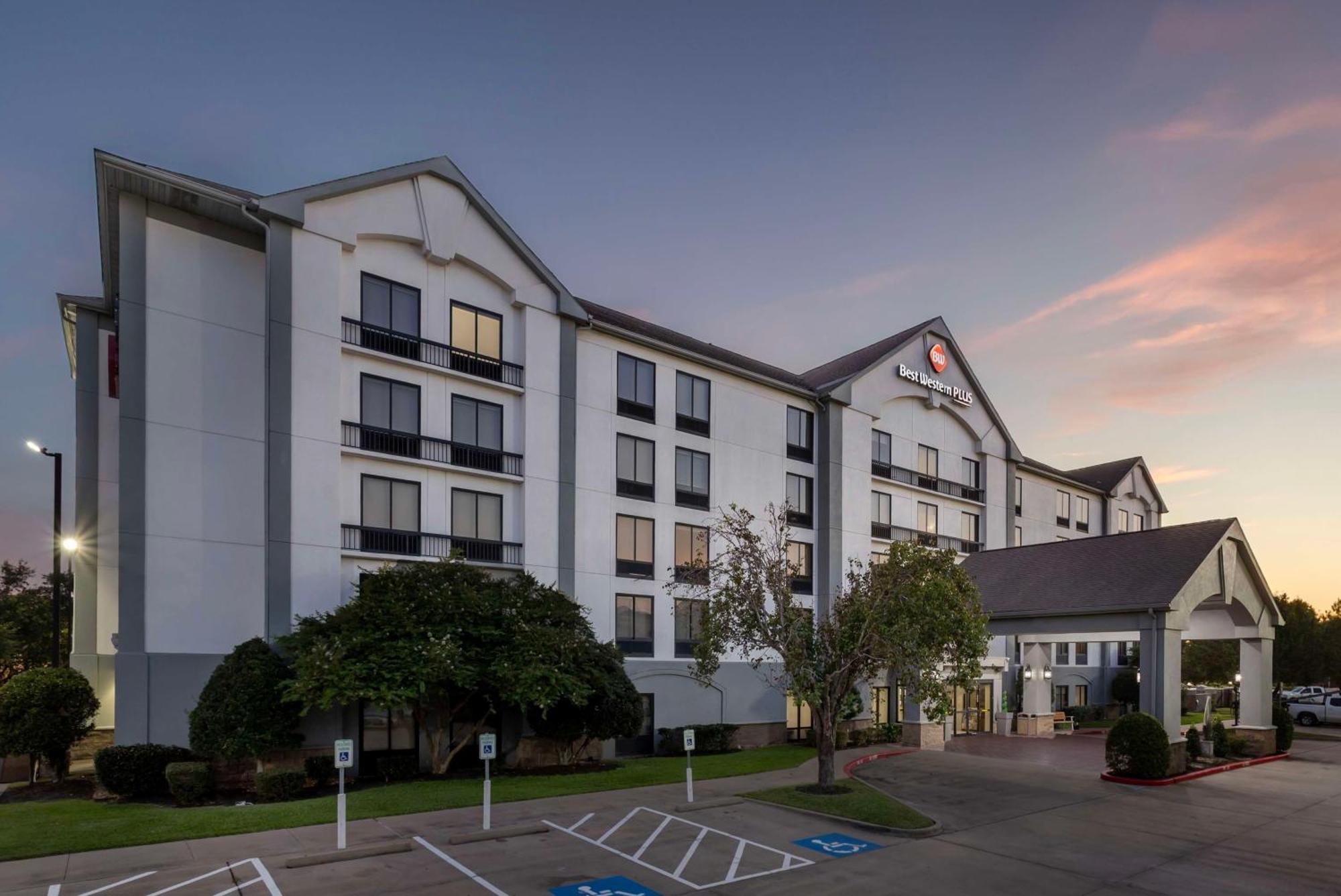 Best Western Plus Sugar Land-Stafford Exterior photo